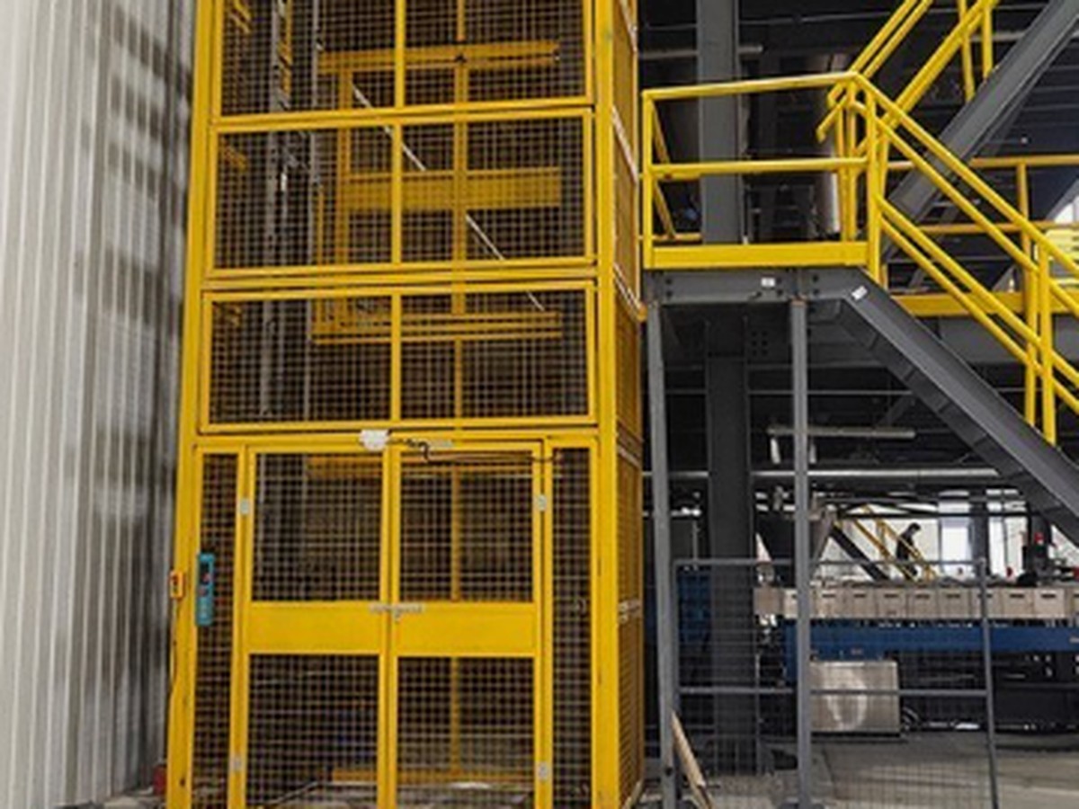 Goods lift mesh enclosure option