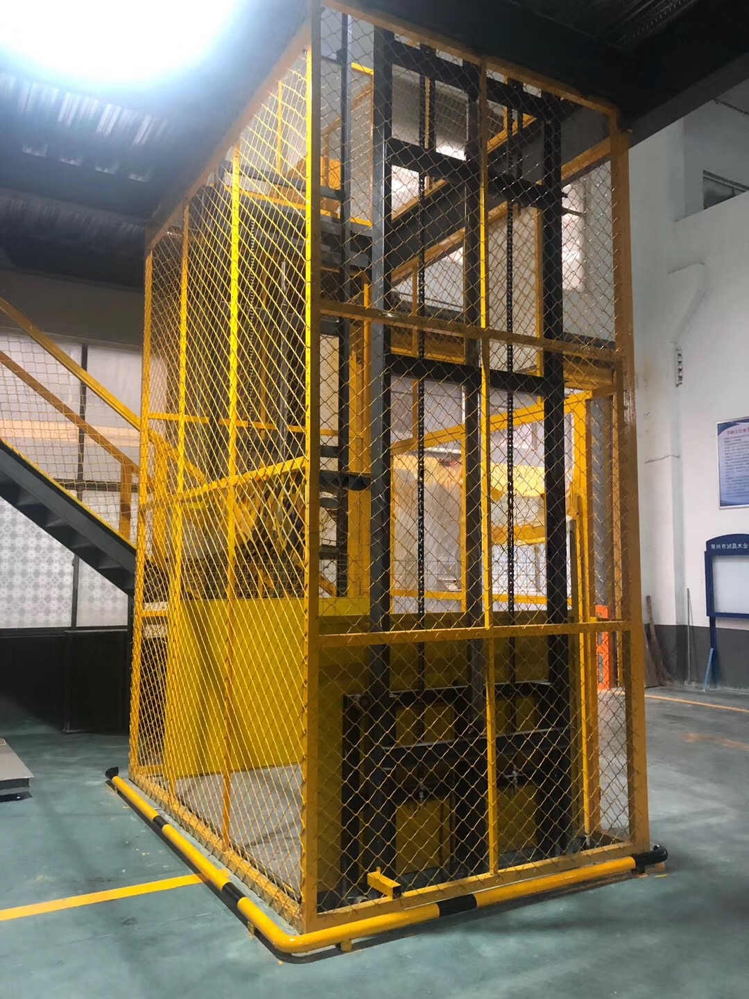 Warehouse goods lift project case